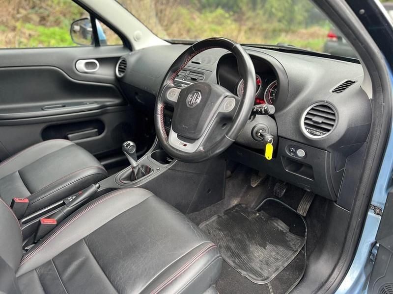 Used MG MG3 106 HP (77 kW) 2016 Blue Hatchback