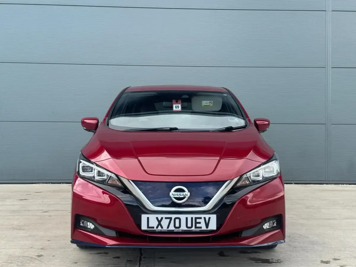 Used Nissan Leaf Tekna 160 kW (218 HP) 2020 Red Hatchback
