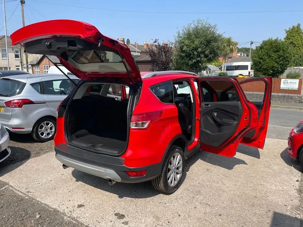 Used Ford Kuga Titanium 150 HP (110 kW) 2015 Red SUV