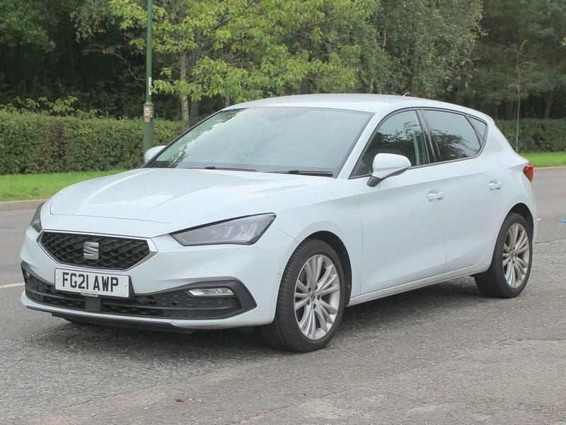 White Used 2021 Seat Leon SE Dynamic Hatchback | £10,750 (Fair price) - Image 1/4