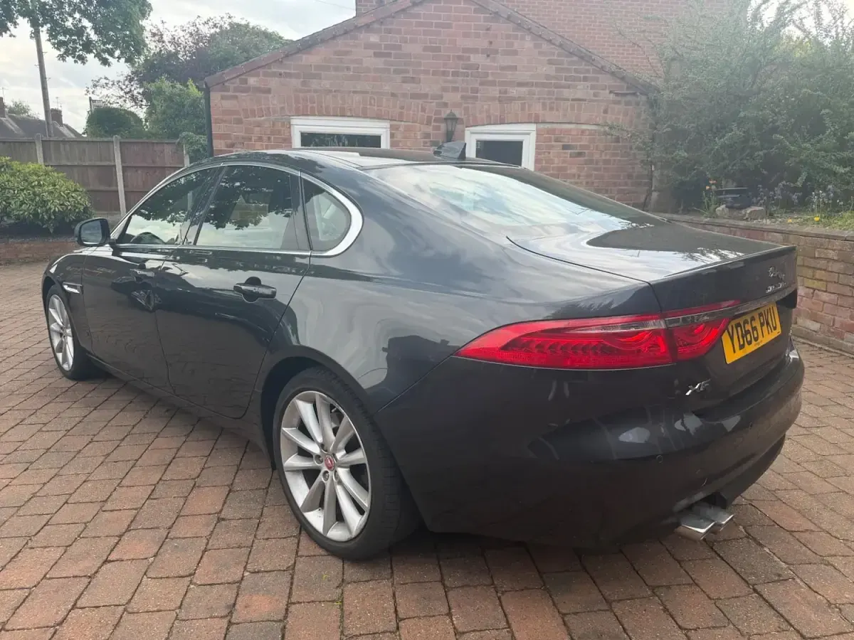 Used Jaguar XF Portfolio 180 HP (132 kW) 2016 Grey Sedan