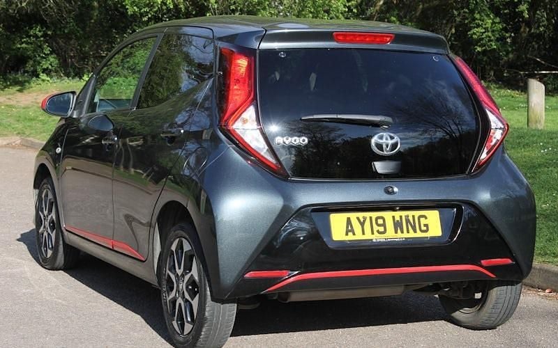 Used Toyota Aygo Trend 72 HP (52 kW) 2018 Grey Hatchback
