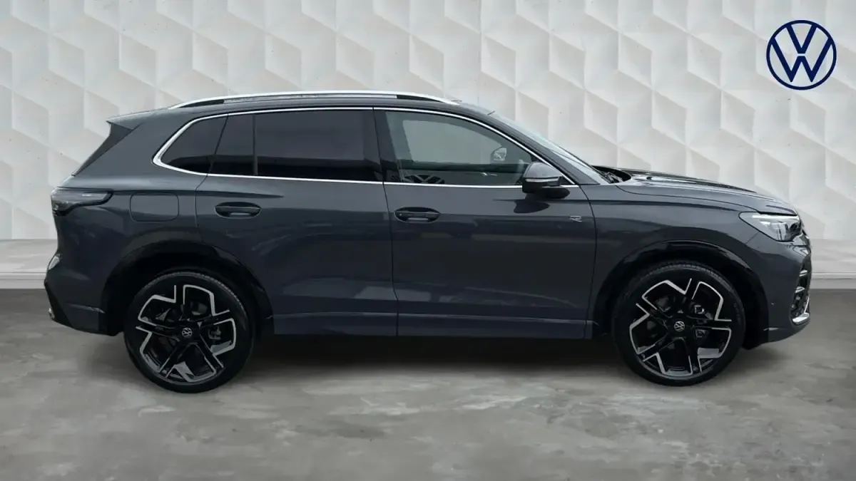 Używany VW Tiguan R-line 150 KM (110 kW) 2026 Szary SUV