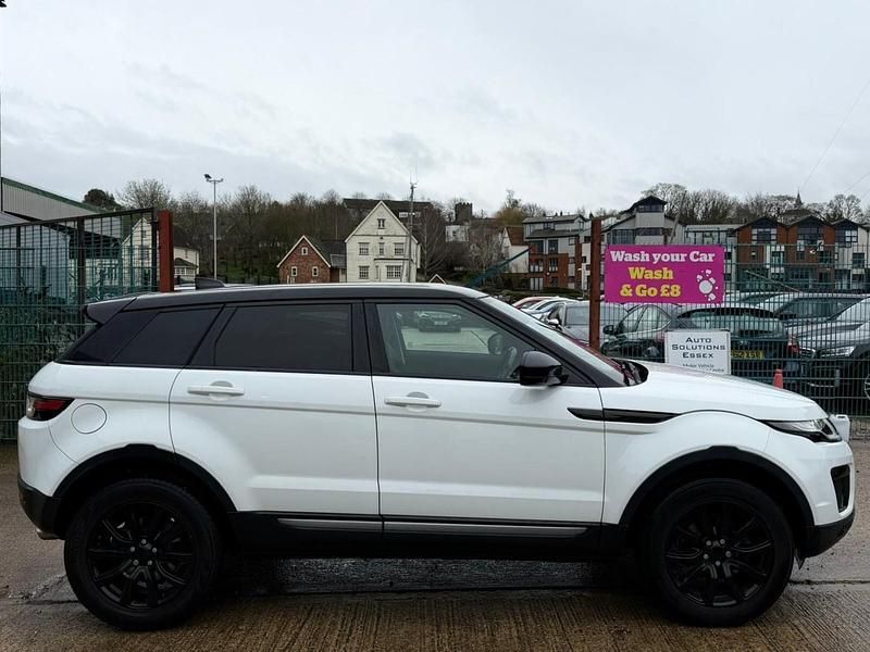 Used Land Rover Range Rover evoque SE 2017 White Estate