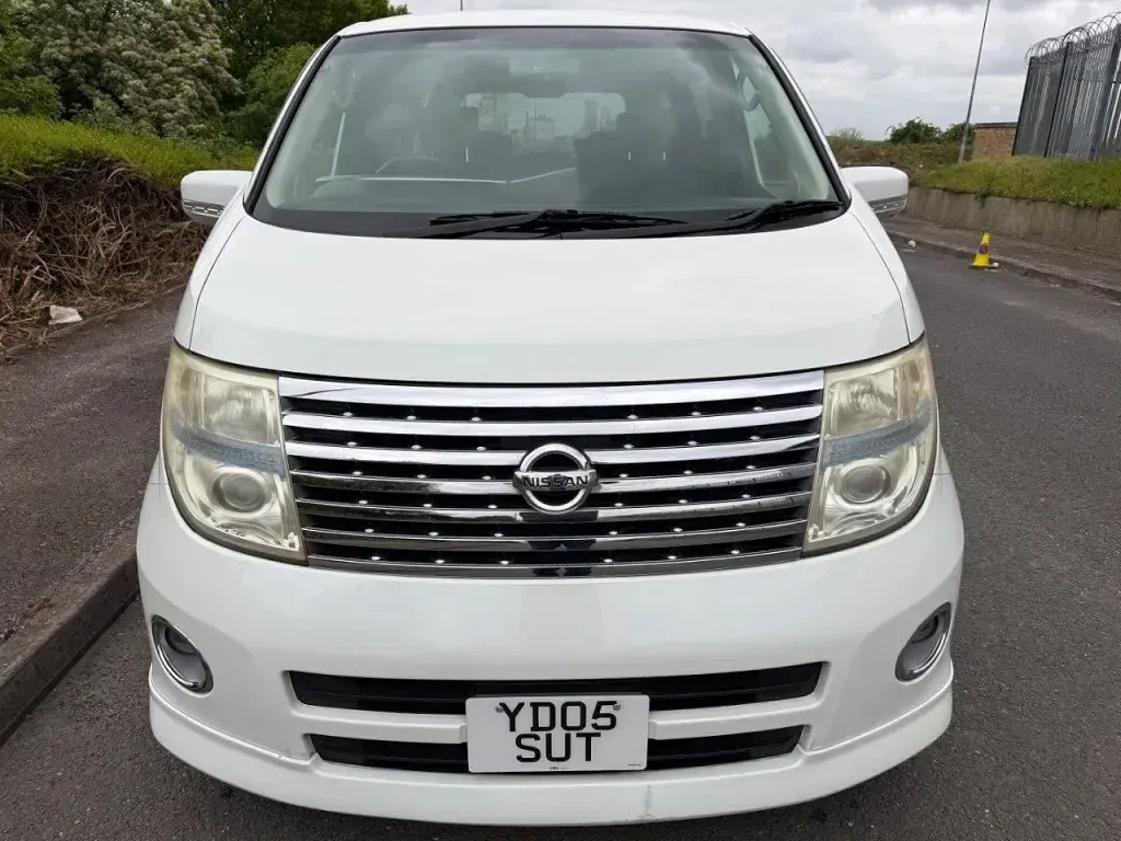 Usado Nissan Elgrand 2022 Blanco Monovolumen