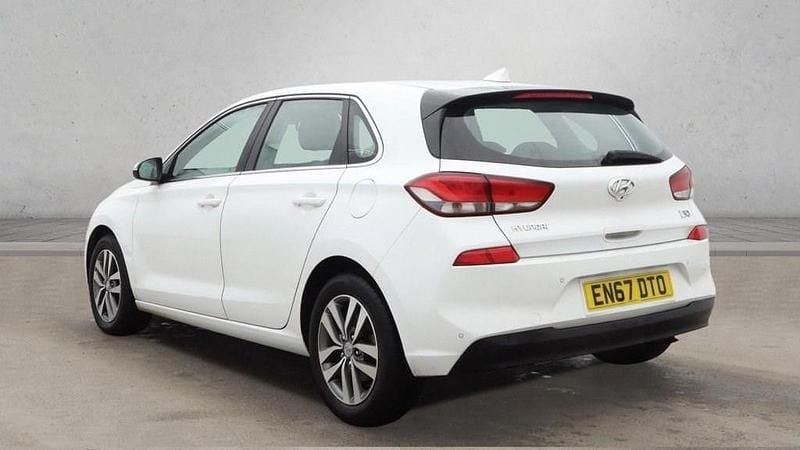 Used Hyundai i30 SE 140 HP (102 kW) 2018 White Hatchback