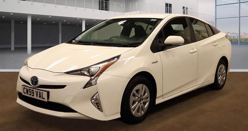 Used Toyota Prius Active 2017 White Hatchback