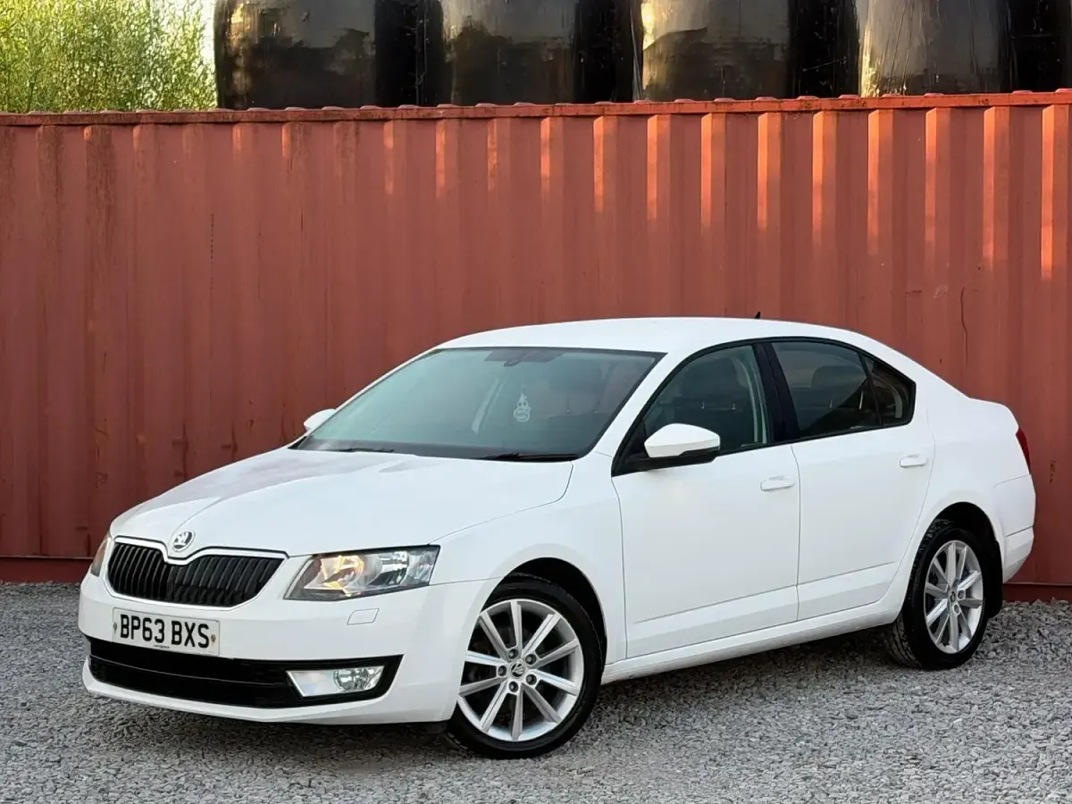 Used Skoda Octavia Elegance 140 HP (102 kW) 2014 White Estate