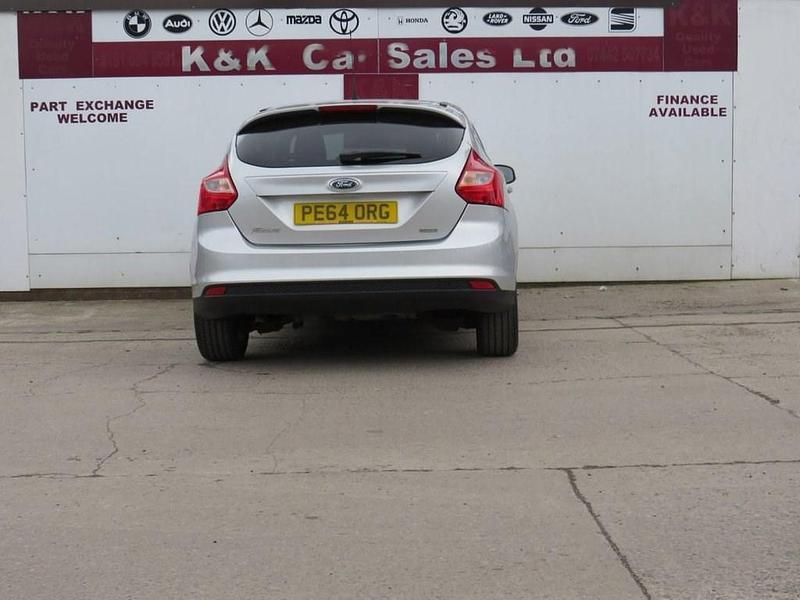 Used Ford Focus Zetec 125 HP (91 kW) 2014 Silver Hatchback
