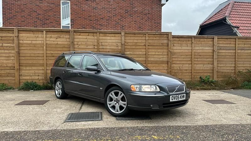 Grey Used 2005 Volvo V70 SE Estate | £2,599 (Fair price) - Image 1/4