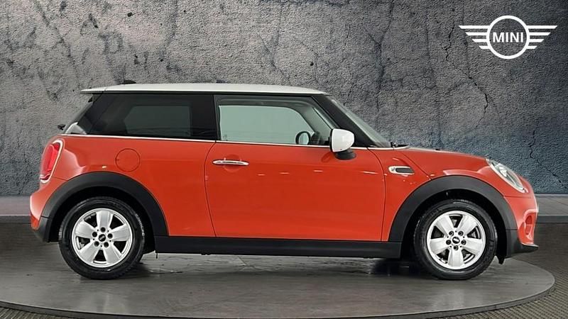 Used Mini Cooper Classic 134 HP (98 kW) 2019 Orange Hatchback