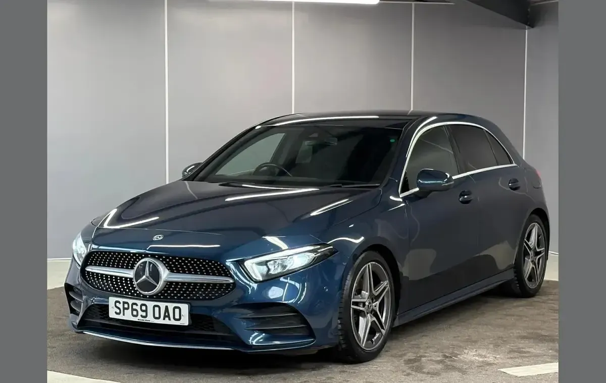 Used Mercedes A180 Executive 113 HP (83 kW) 2019 Blue Hatchback