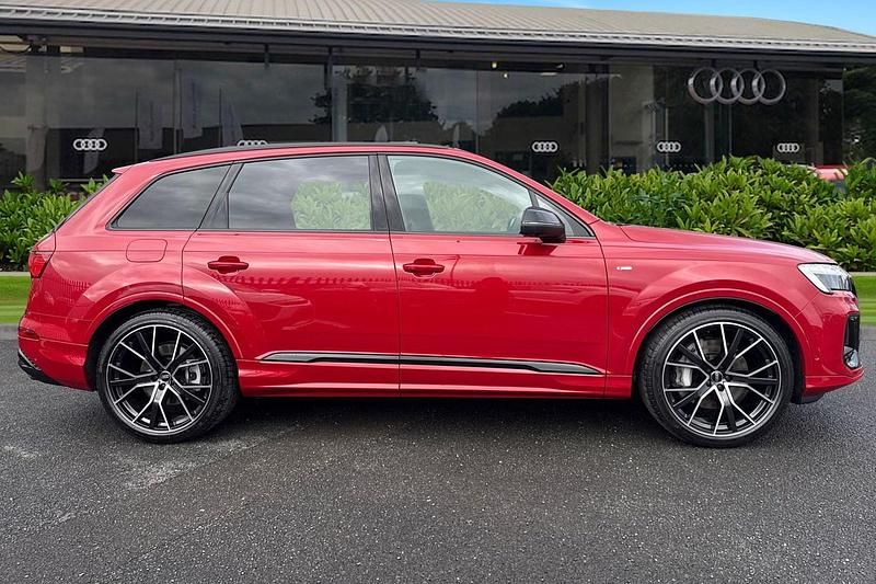 Ny Audi Q7 Black Edition 2026 Röd SUV
