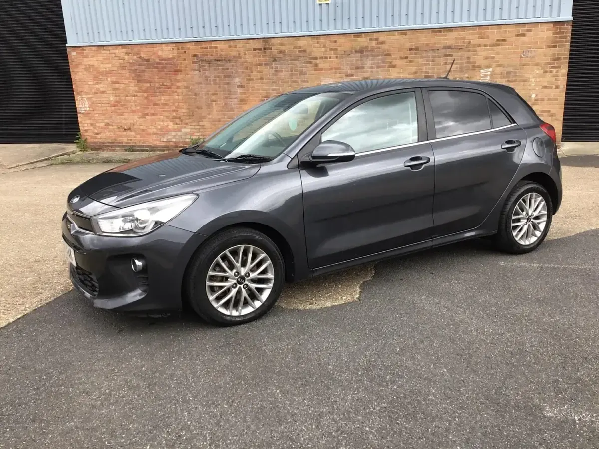 Used Kia Rio 89 HP (65 kW) 2018 Grey Hatchback