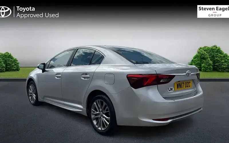 Used Toyota Avensis Business Edition 147 HP (108 kW) 2017 Silver Sedan