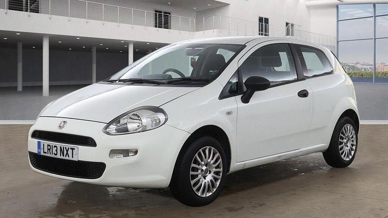 Used Fiat Punto Pop 69 HP (50 kW) 2013 White Hatchback