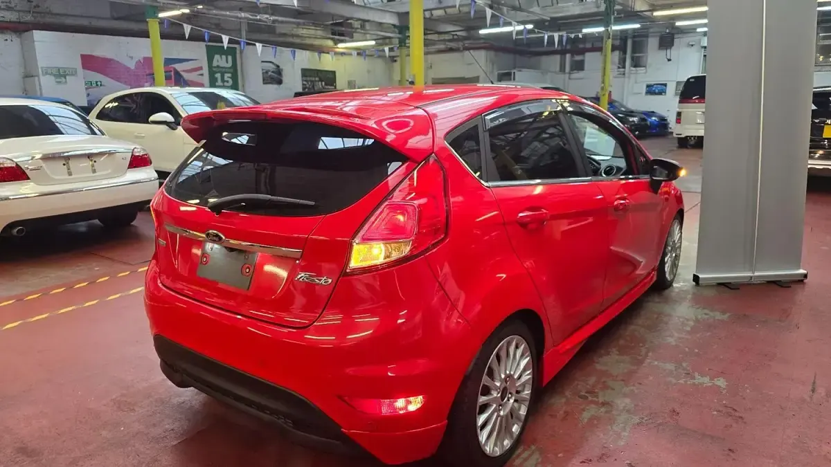 Used Ford Fiesta Zetec 100 HP (73 kW) 2014 Red Hatchback