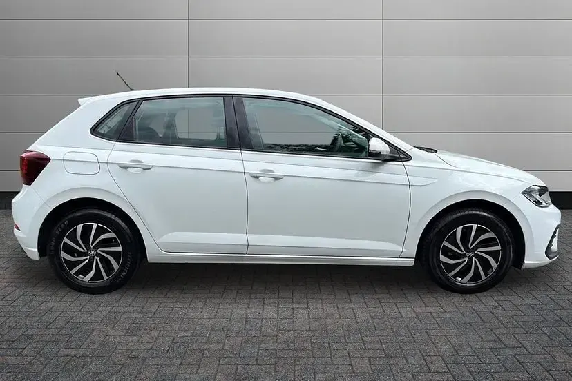 Used VW Polo Life 95 HP (69 kW) 2023 Pure white Hatchback