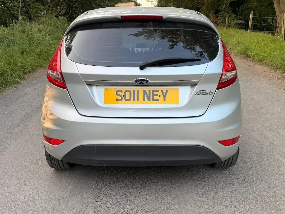 Used Ford Fiesta Zetec 81 HP (59 kW) 2011 Silver Hatchback