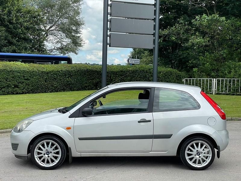 Used Ford Fiesta Style 2007 Silver Hatchback