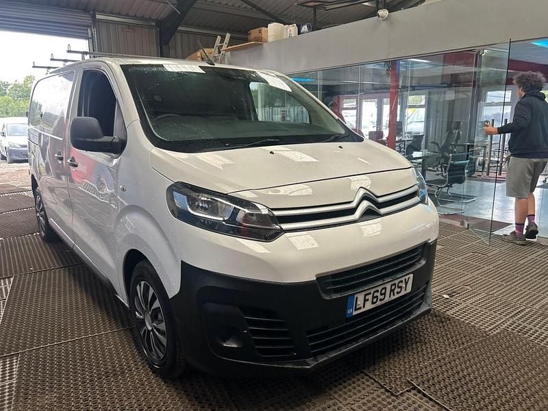 White Used 2019 Citroën Dispatch MPV | £6,495 (Good price) - Image 1/4