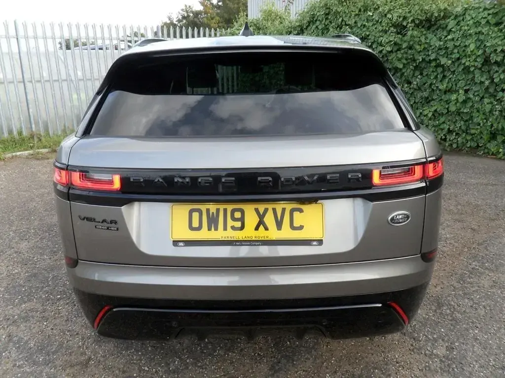 Used Land Rover Range Rover Velar HSE Dynamic 240 HP (176 kW) 2019 Silver SUV