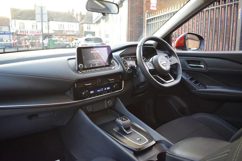 Used Nissan Qashqai Acenta Premium 158 HP (116 kW) 2022 Red SUV