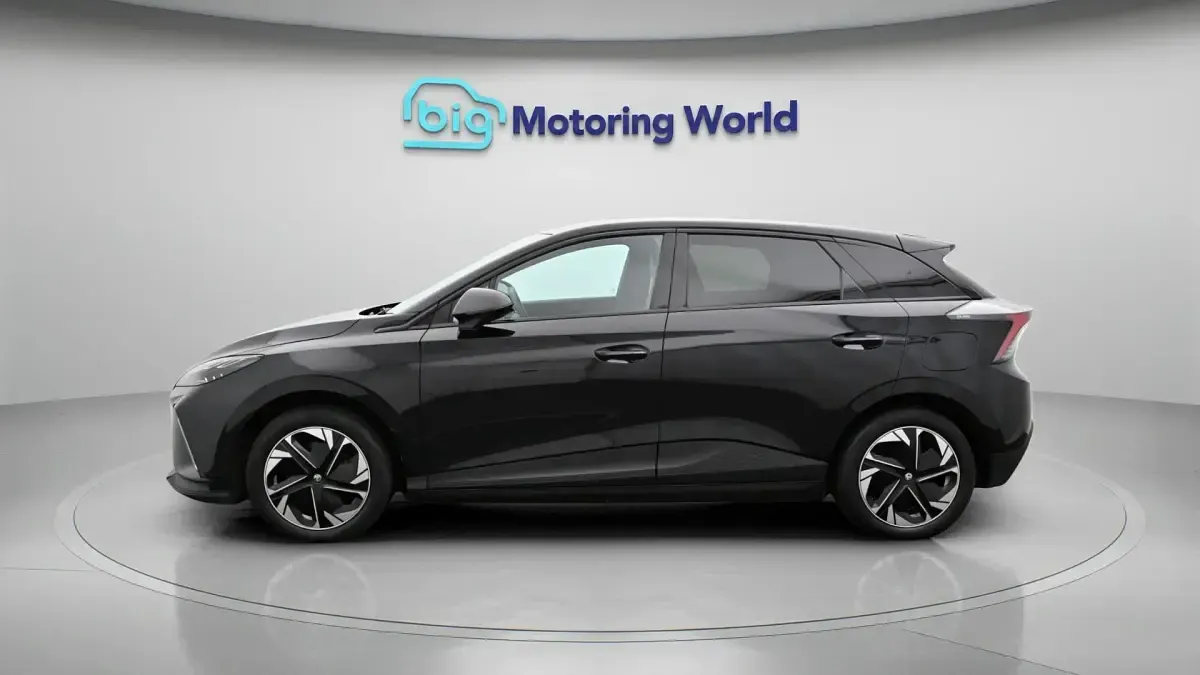 Begagnad MG MG4 EV Trophy 319 kW (435 HK) 2023 Svart Halvkombi