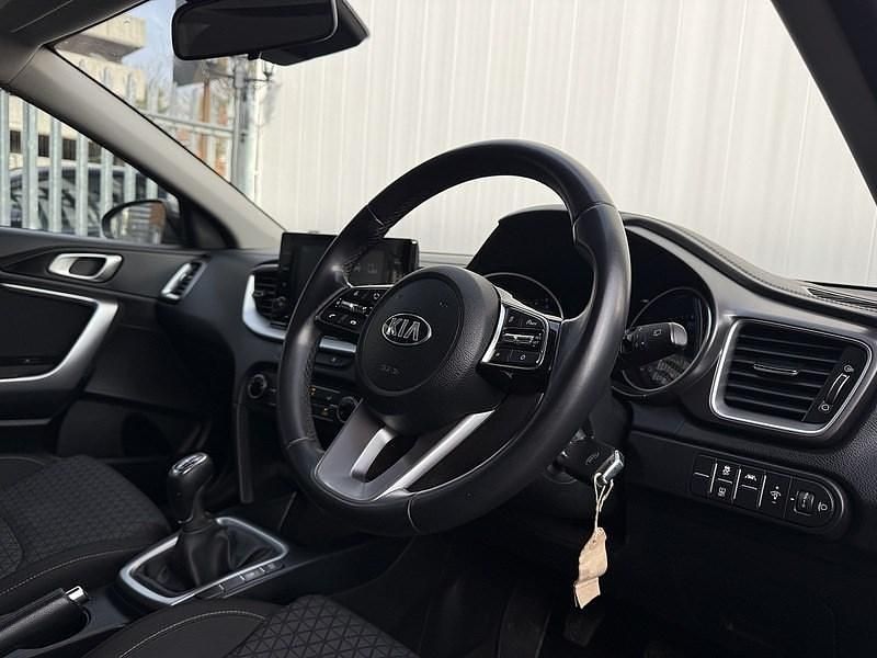 Used Kia Ceed 134 HP (98 kW) 2021 Grey Hatchback