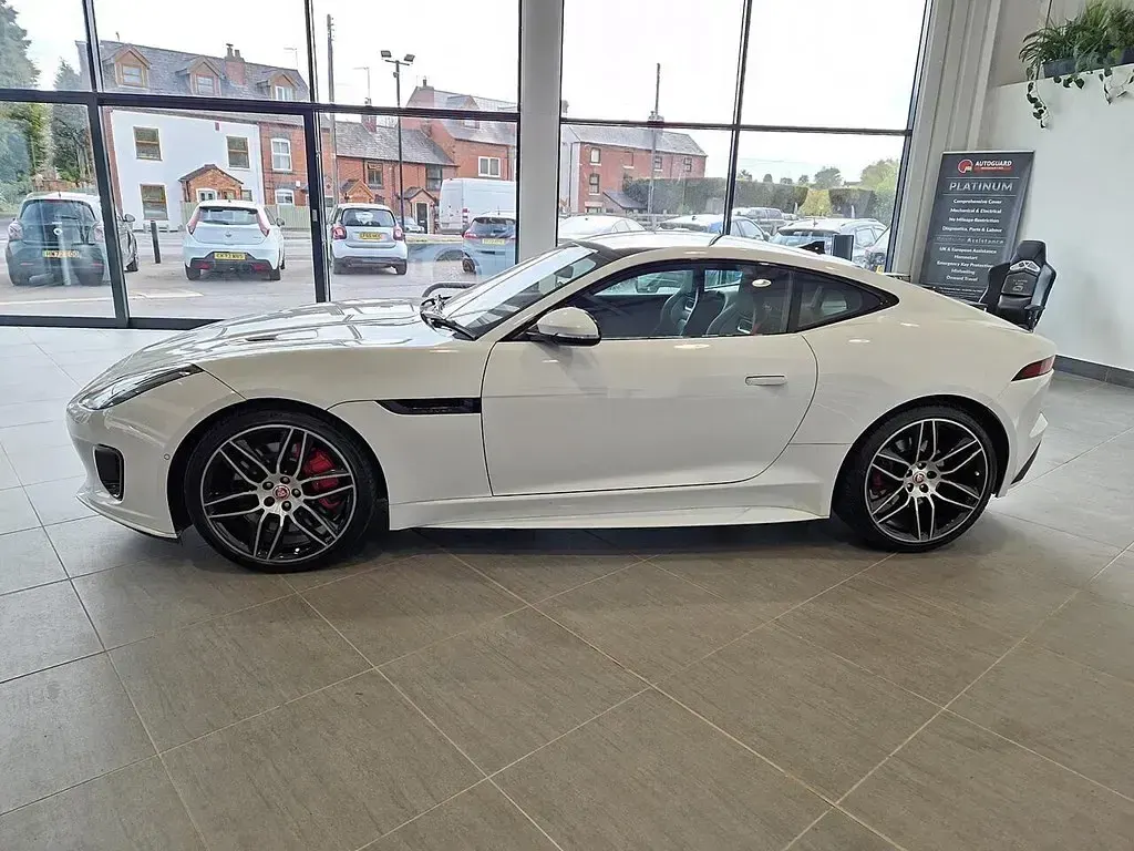 Używany Jaguar F-Type Chequered Flag 380 KM (279 kW) 2019 Biały Coupe