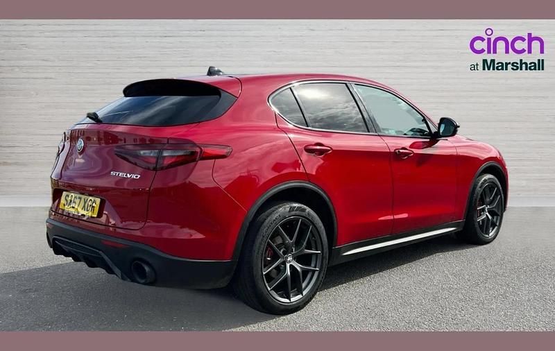 Used Alfa Romeo Stelvio 206 HP (151 kW) 2017 Red SUV