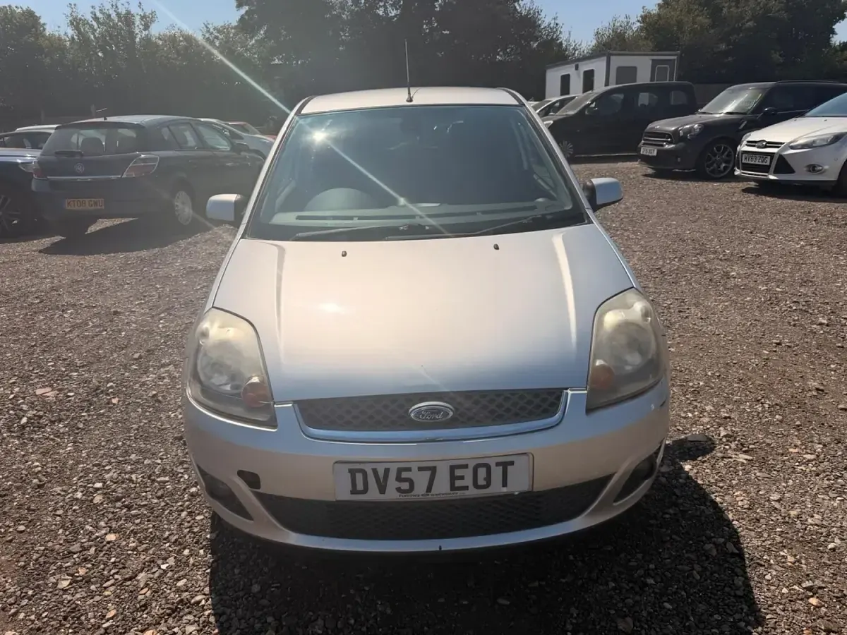 Used Ford Fiesta Zetec 75 HP (55 kW) 2007 Silver Hatchback