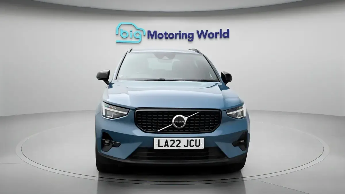 Used Volvo XC40 Plus 211 HP (155 kW) 2022 Blue SUV