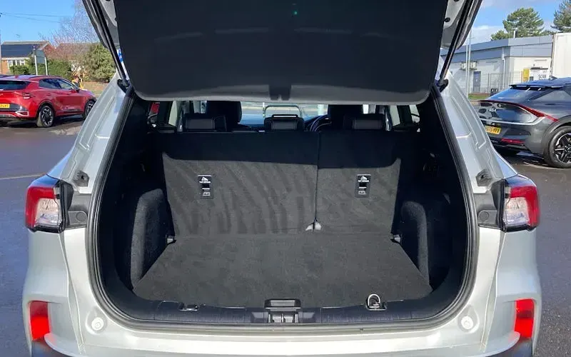 Käytetty Ford Kuga Titanium 150 HP (110 kW) 2020 Hopea Katumaasturi