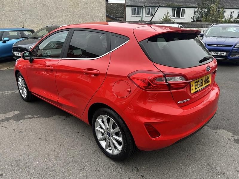 Used Ford Fiesta Titanium 125 HP (91 kW) 2018 Red Hatchback