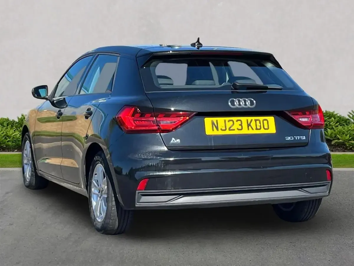 Usado Audi A1 Premium 108 HP (79 kW) 2023 Preto SUV