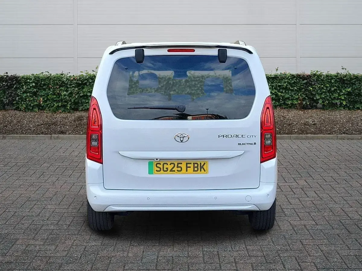 Used Toyota Proace Verso City 100 kW (136 HP) 2025 White Estate