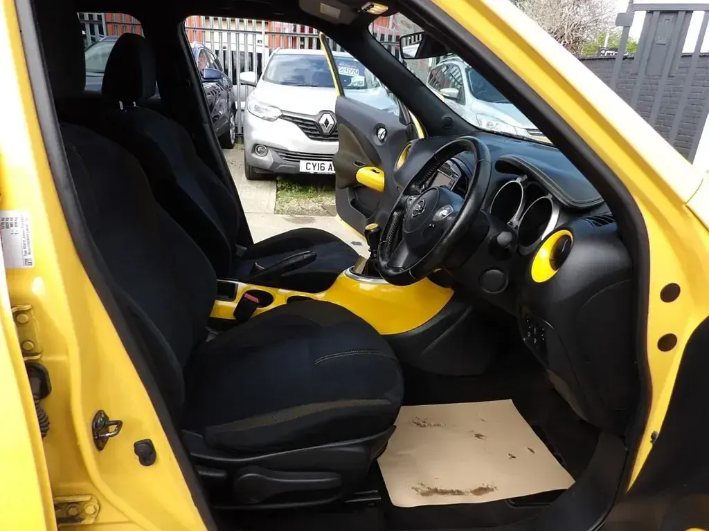 Used Nissan Juke N-Connecta 110 HP (80 kW) 2016 Yellow SUV