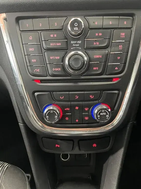 Used Vauxhall Mokka S 2015 White SUV