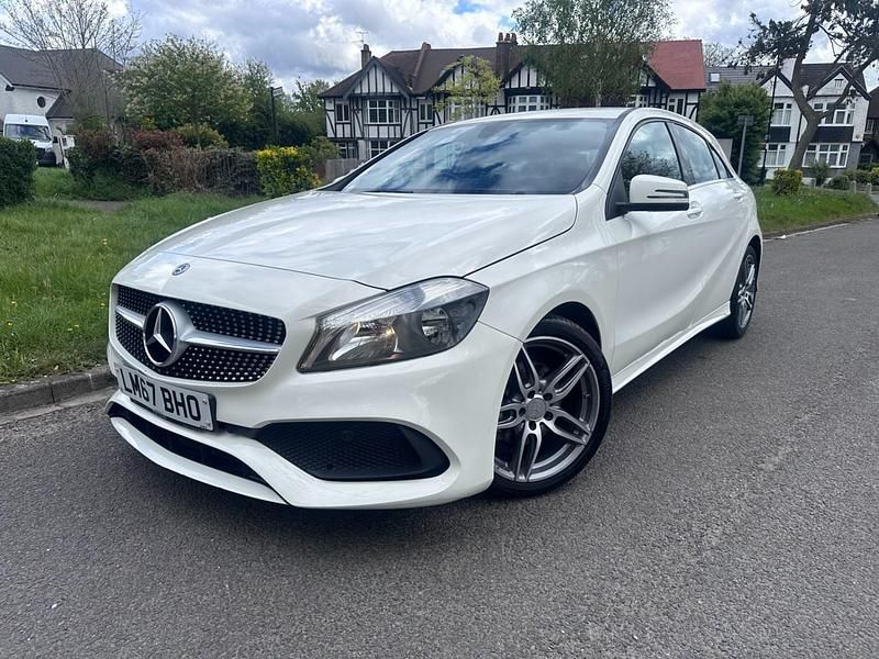 Usado Mercedes A180 AMG line 2017 Branco Citadino