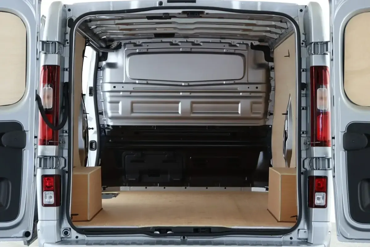New Renault Trafic 148 HP (108 kW) 2025 Grey MPV