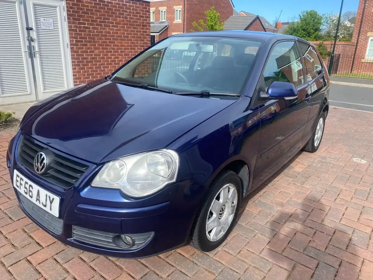 Begagnad VW Polo S 75 HK (55 kW) 2006 Blå Halvkombi
