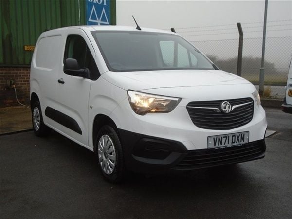 White Used 2021 Vauxhall Combo MPV | £9,990 (Good price) - Image 1/1