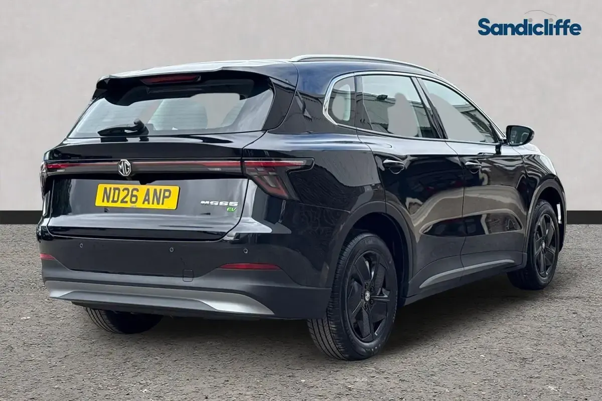 New MG MG5 EV SE 169 kW (231 HP) 2025 Metallic  black pearl Estate