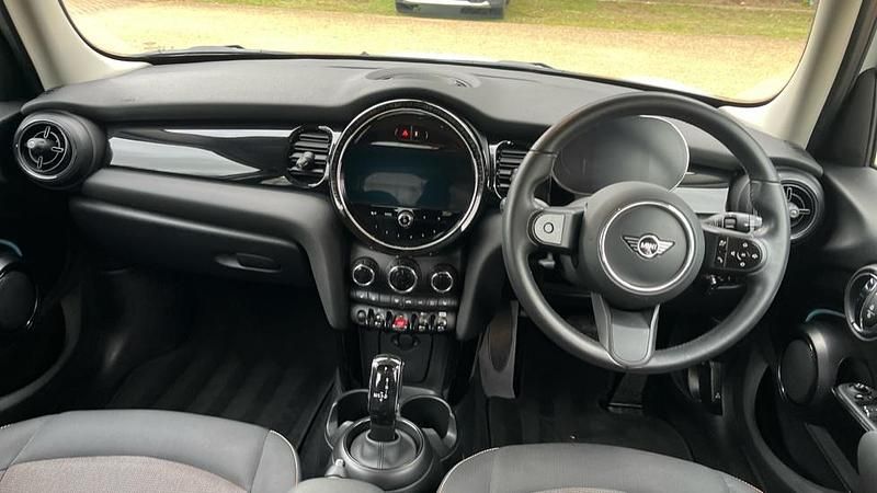 Used Mini Cooper Classic 136 HP (100 kW) 2023 White Hatchback