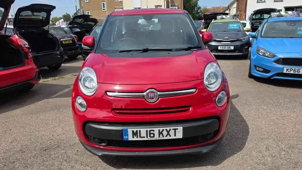 Used Fiat 500L Pop Star 85 HP (62 kW) 2016 Red MPV