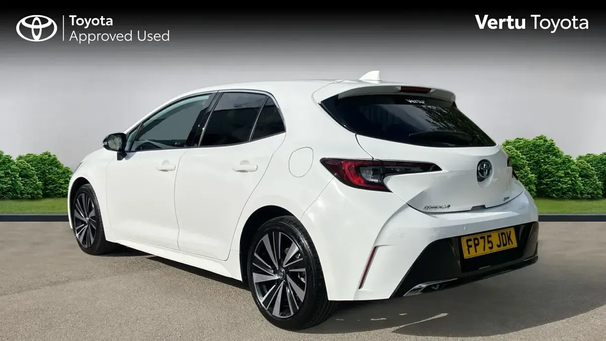 Used Toyota Corolla Design 140 HP (102 kW) 2025 White Hatchback
