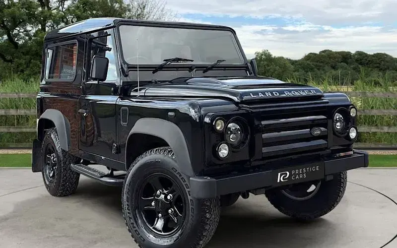 Used Land Rover Defender 124 HP (91 kW) 2011 Hatchback
