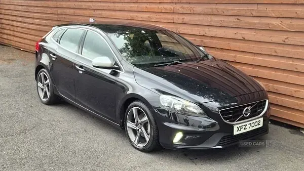 Used Volvo V40 R-Design 115 HP (84 kW) 2015 Black Hatchback