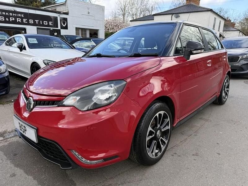 Begagnad MG MG3 2016 Röd Halvkombi